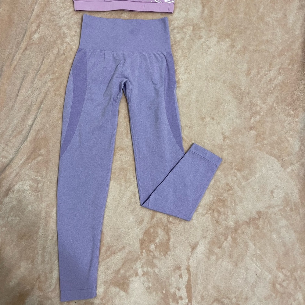 Woman NVGTN yoga pants